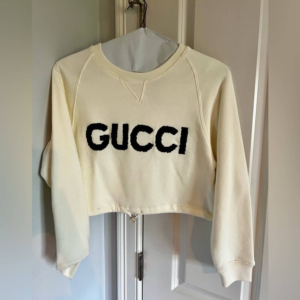Gucci White / Cream Women’s Crop Crewneck Sweatshirt. Black Letters. Size S. NWT